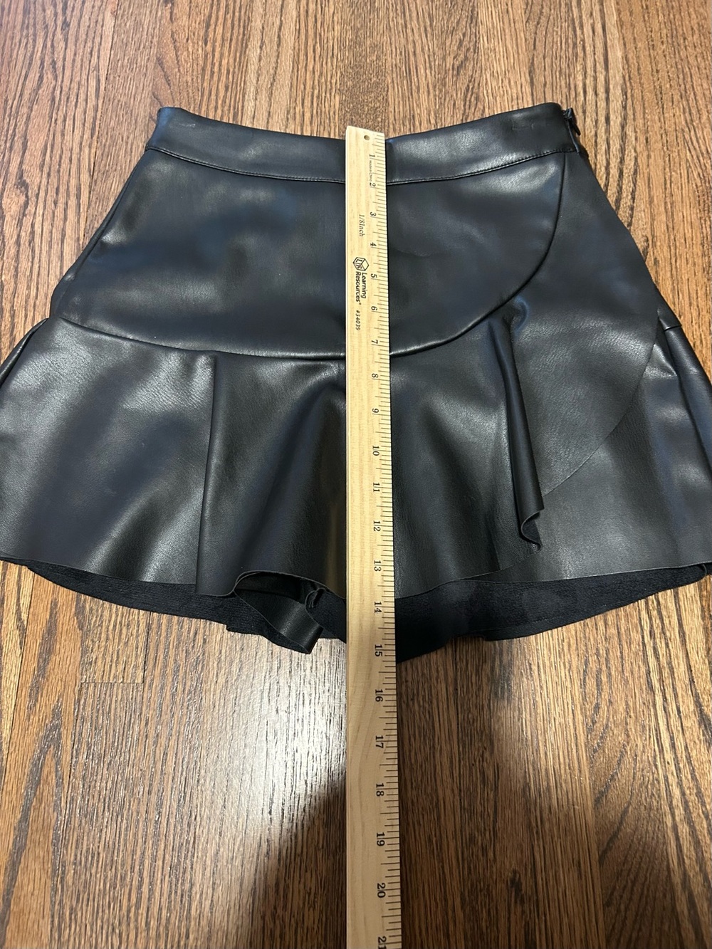 Fabrik Faux Leather Skort Black Ruffle Mini Skirt Shorts S NWT - Picture 6 of 6